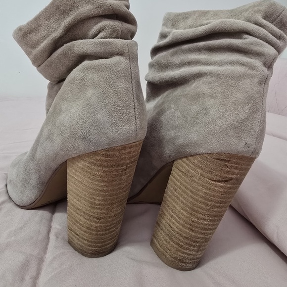 Chic Women's Light Gray Boots - Picture 5 of 10